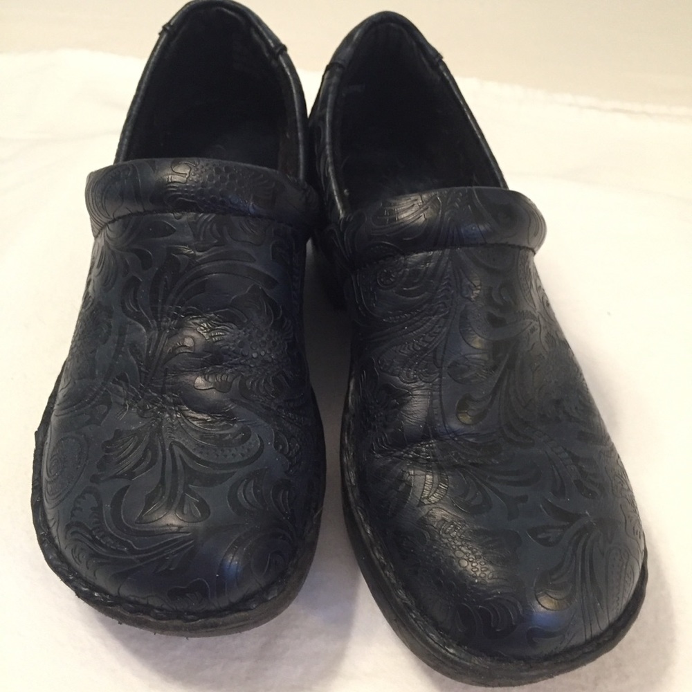 boc Navy Textured Shoes. size 8.5